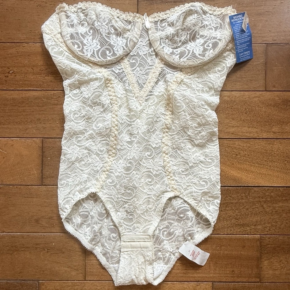 NWT! Ivory VTG Smoothie Lace Teddy Bodysuit Bridal Coquette Pinup Milkmaid 38C